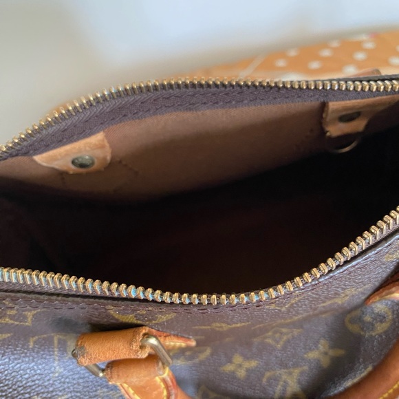 Authentic Vintage Louis Vuitton Speedy 25.. Comes with LV...